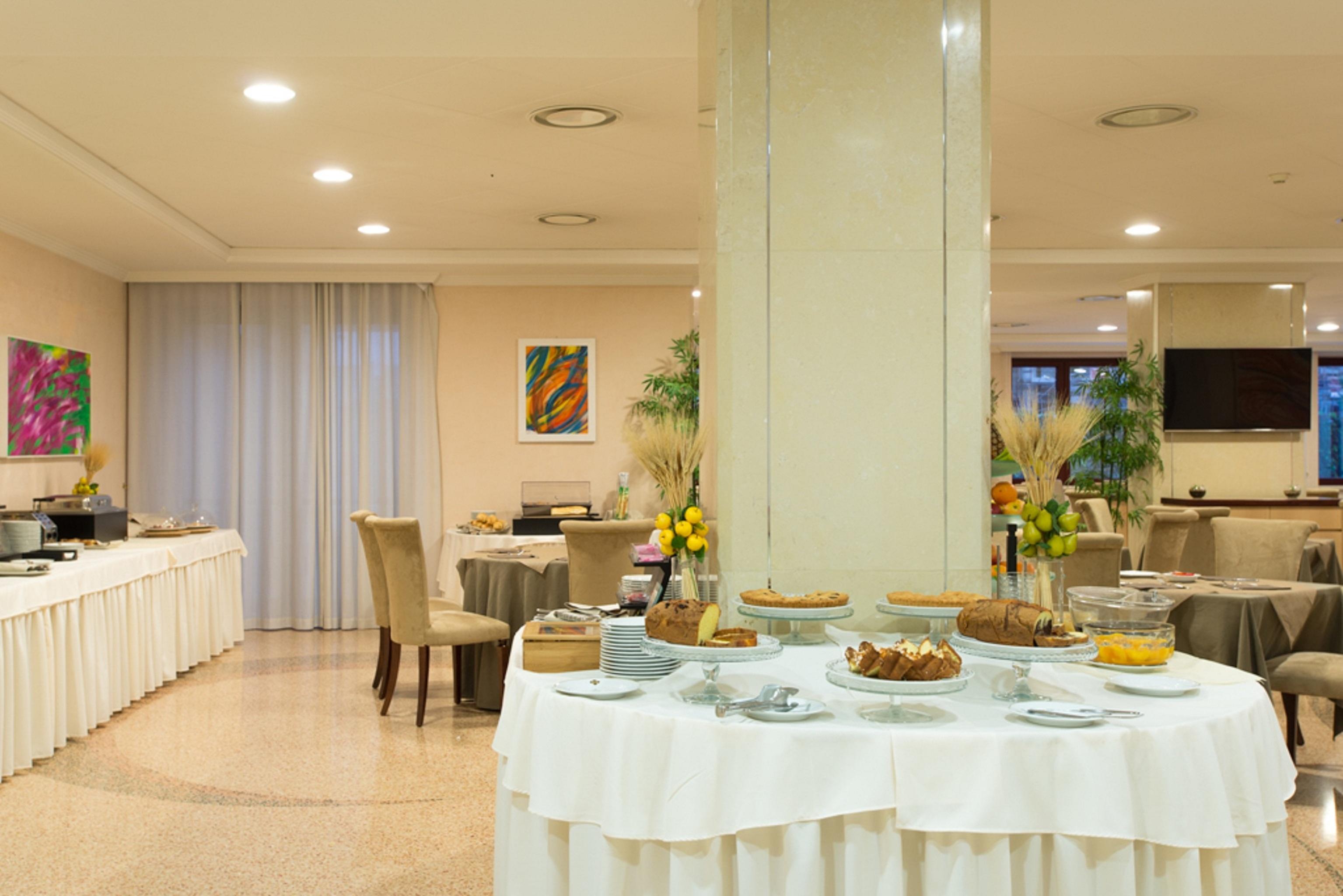 Hotel Europa Ренде Екстериор снимка