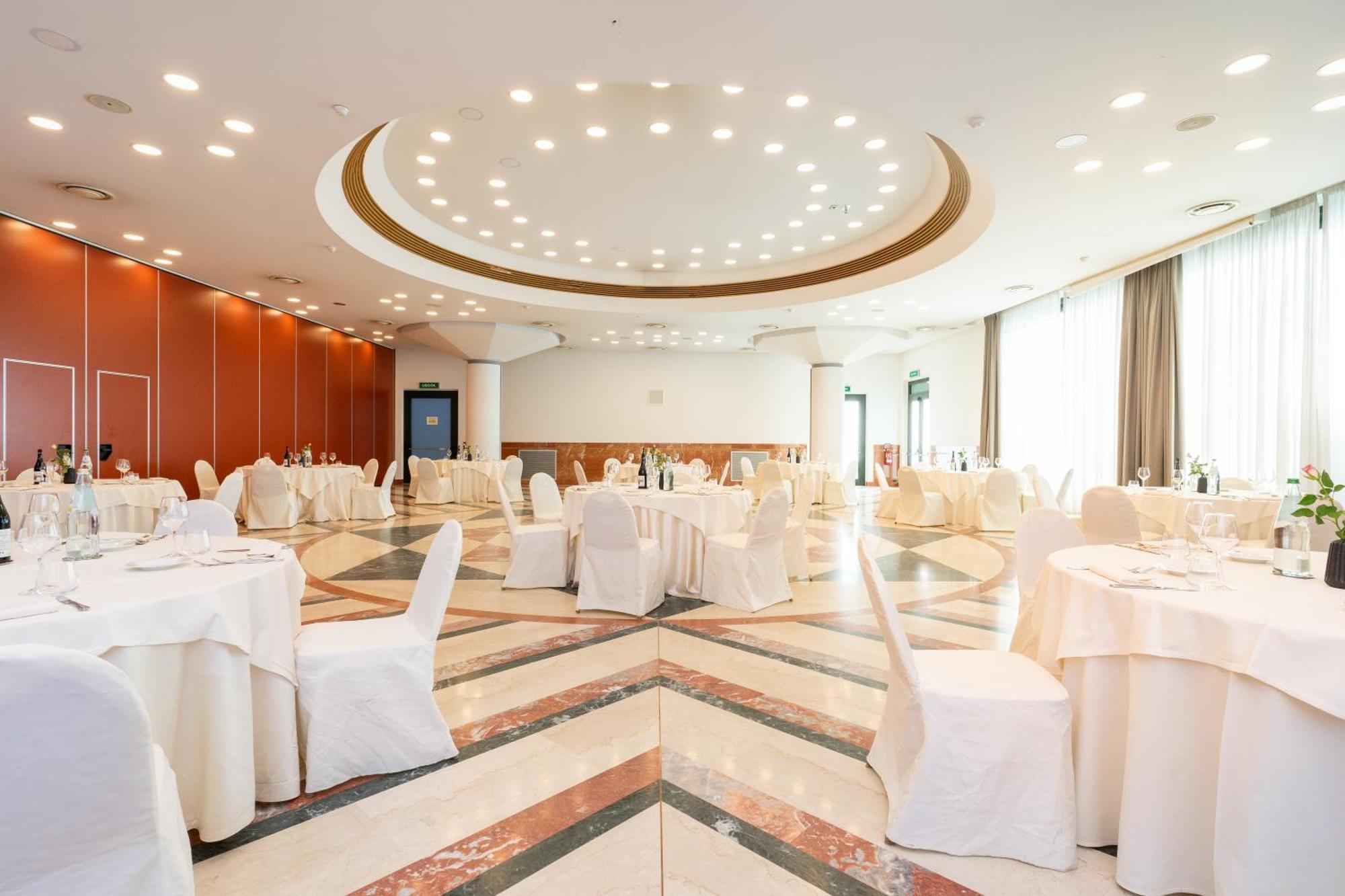 Hotel Europa Ренде Екстериор снимка