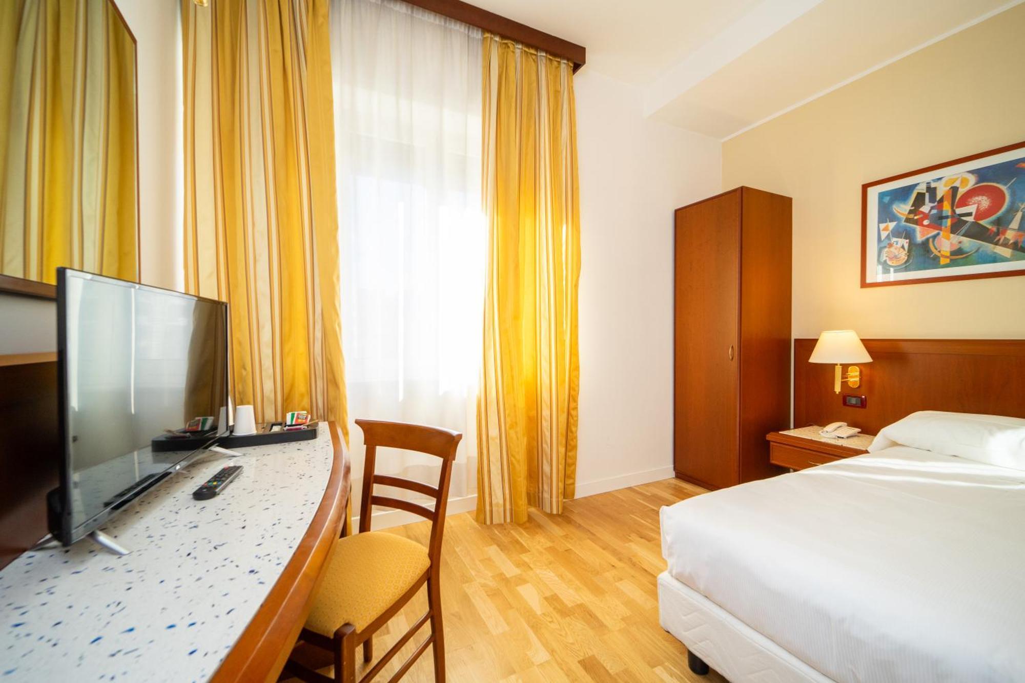 Hotel Europa Ренде Екстериор снимка