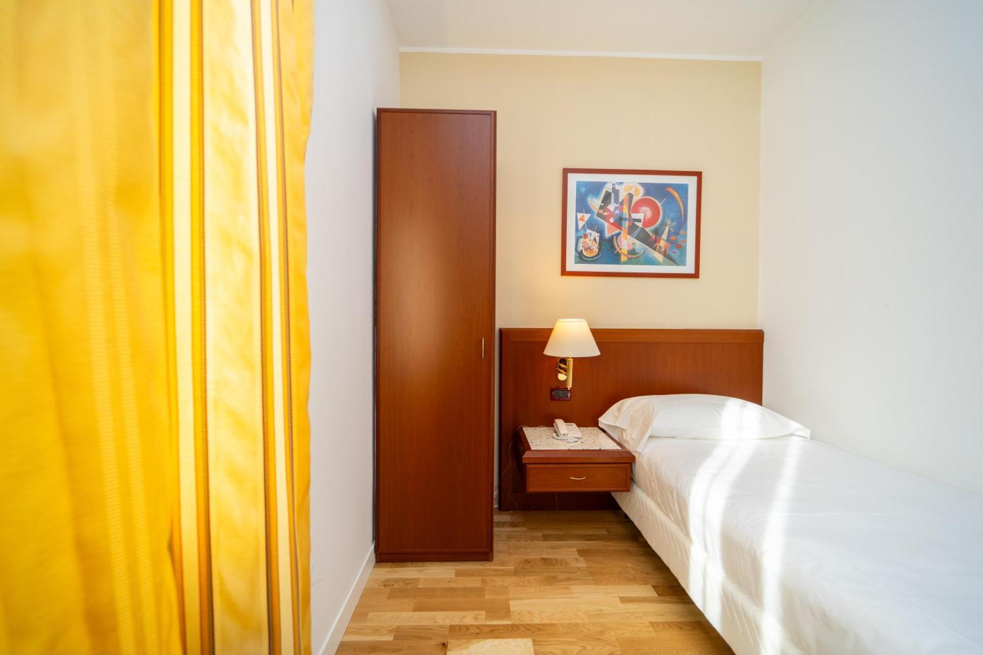 Hotel Europa Ренде Екстериор снимка