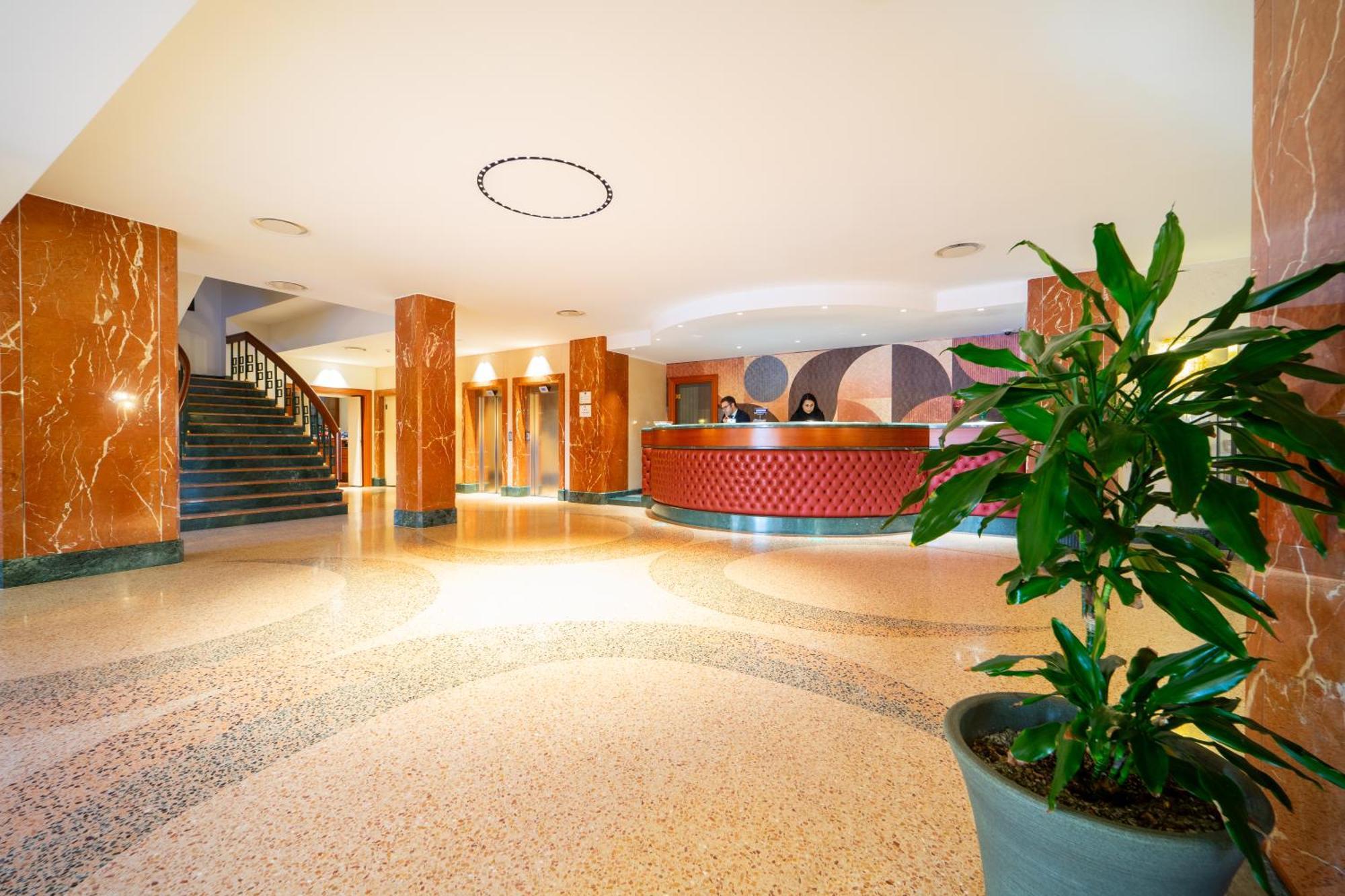 Hotel Europa Ренде Екстериор снимка